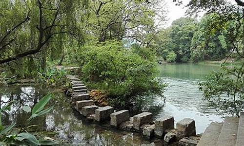 花溪公园附近的住宿酒店,花溪公园附近的住宿